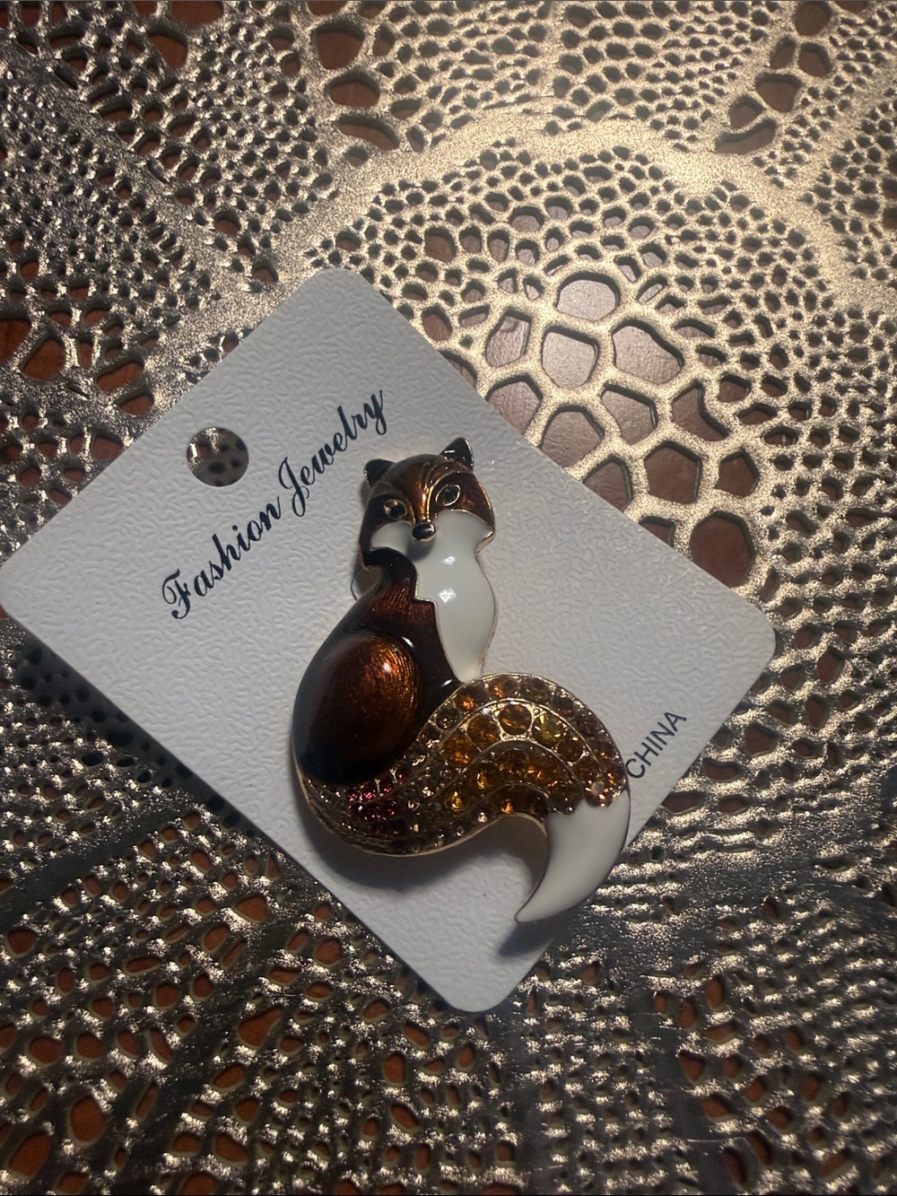 Fashion Jewelry Brown and White Fox Brooch with Amber Crystals